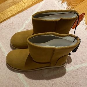 Children’s boots size 6